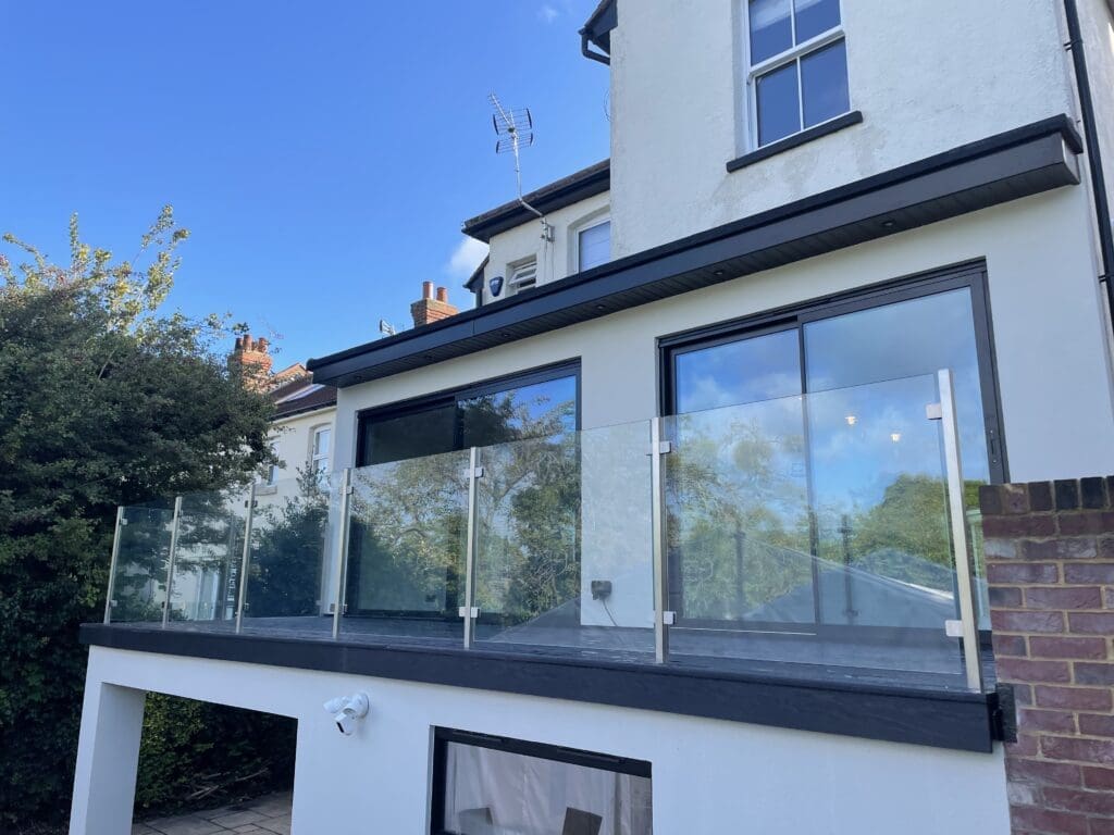 glass balcony balustrade