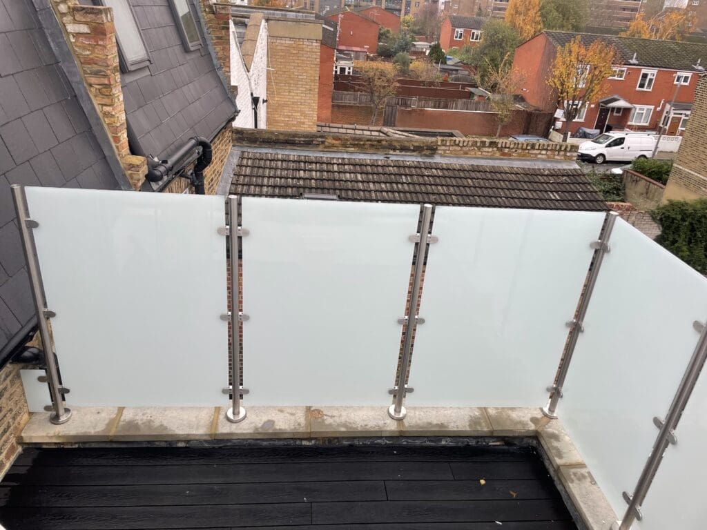 Privacy screen glass balustrade for a rooftop area with 13.5mm opaque toughened laminated glass panels