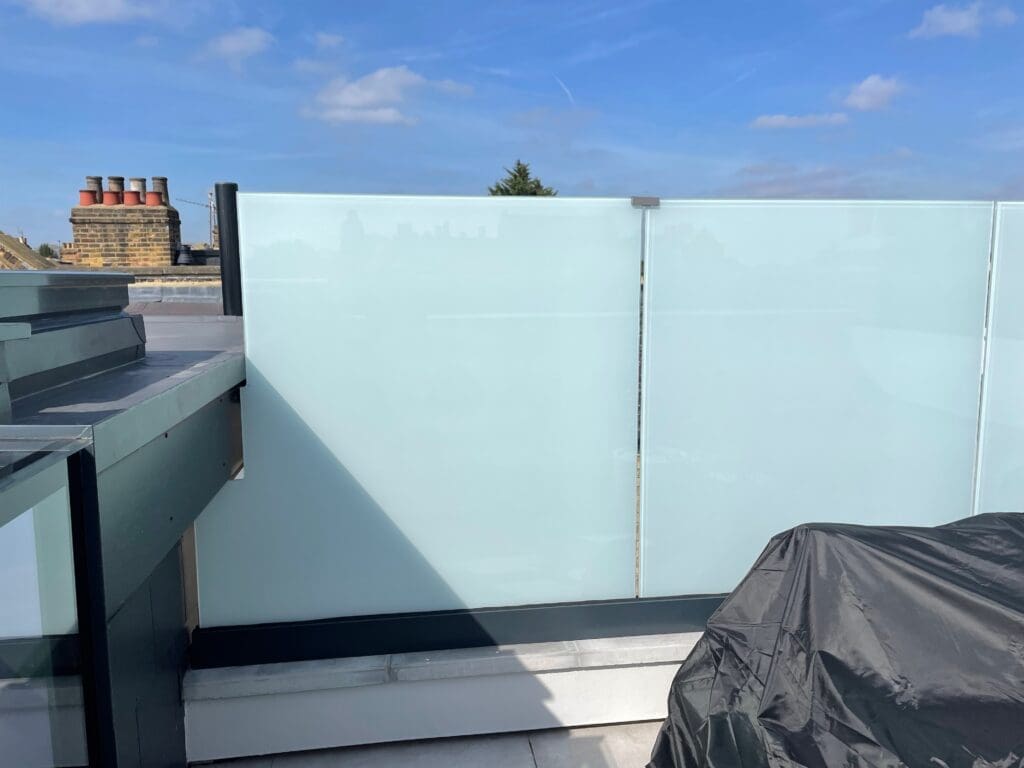 Opaque glass balustrade for a rooftop area