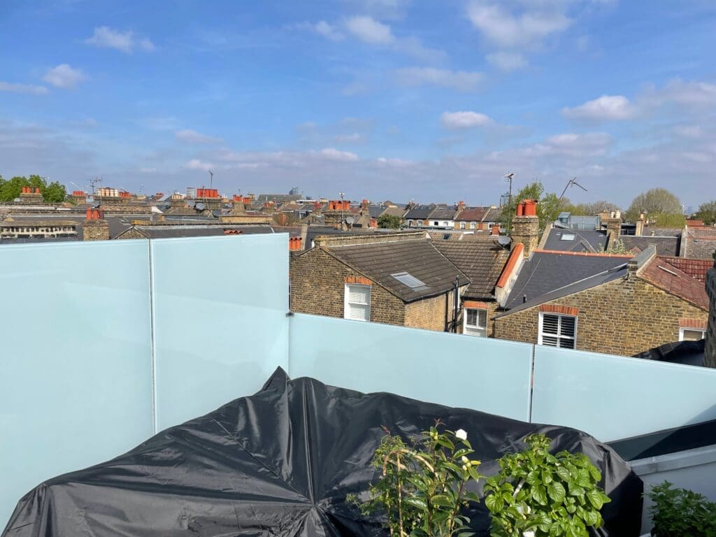 Opaque glass balustrade for a rooftop area