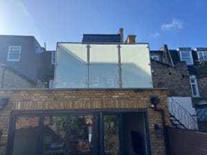 Terraced area glass balustrade privacy screen - Archie, South West London