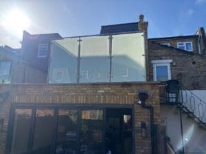 Terraced area glass balustrade privacy screen - Archie, South West London