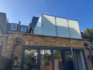 Terraced area glass balustrade privacy screen - Archie, South West London